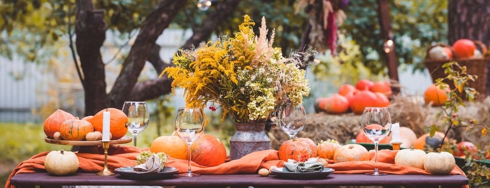 Fall,Themed,Holiday,Table,Setting,Arrangement,For,A,Seasonal,Party,