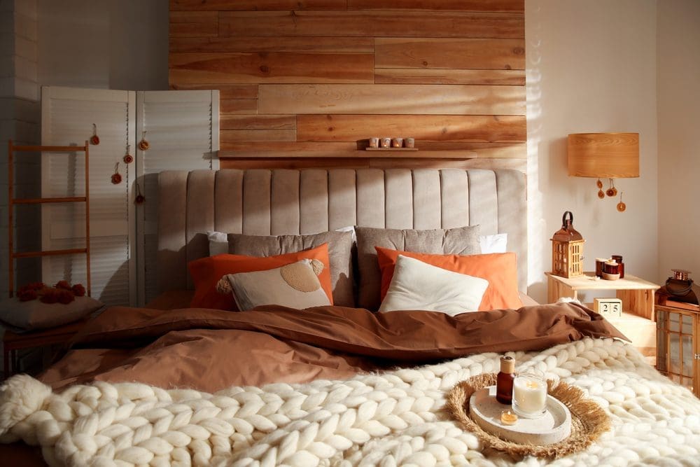 Cozy,Bedroom,Interior,With,Knitted,Blanket,And,Cushions